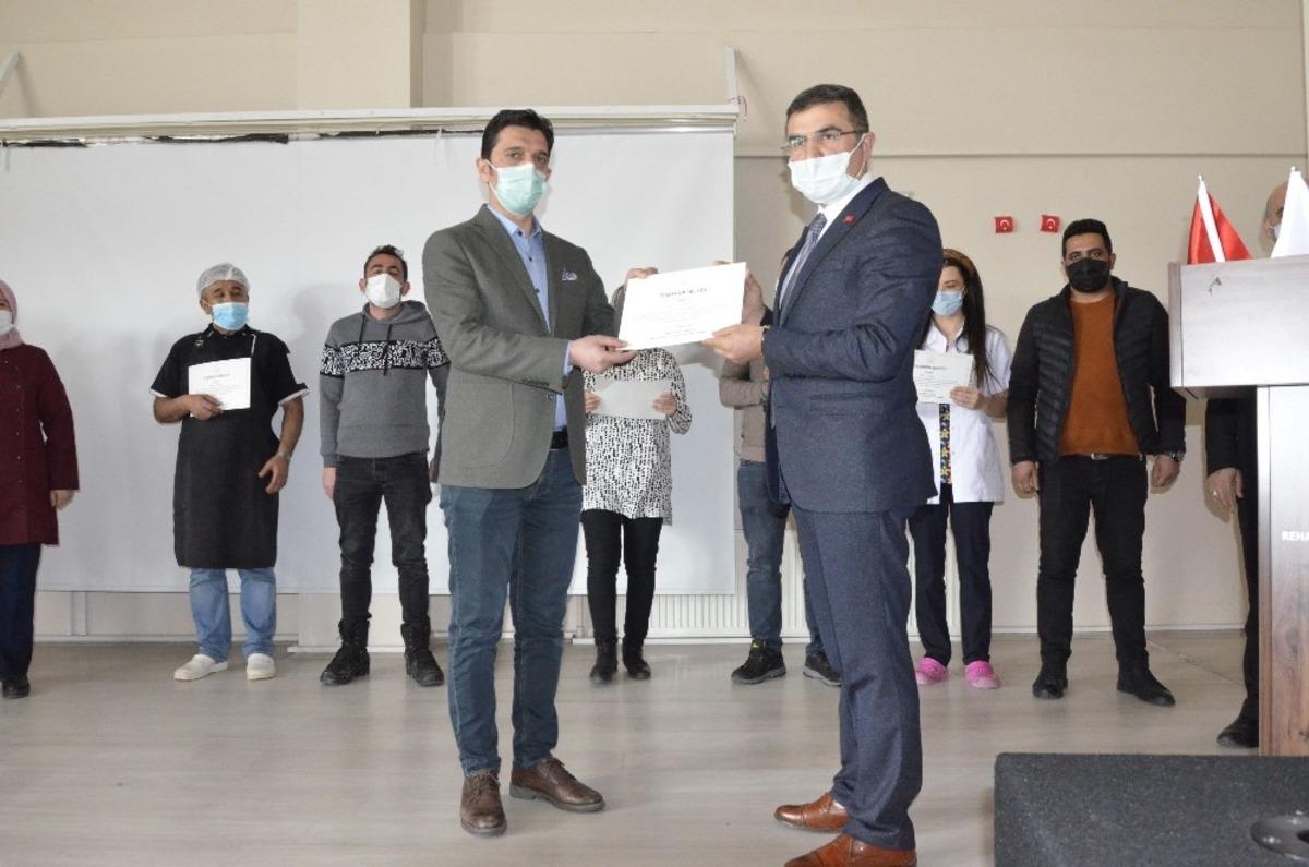 Engelli ve yaşlı birimlerinde g&ouml;rev yapan personele teşekk&uuml;r belgesi verildi