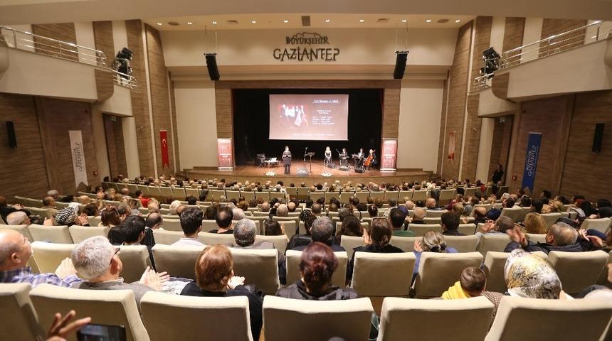 Gaziantep&rsquo;te 27 Mart D&uuml;nya Tiyatro G&uuml;n&uuml;nde şehir tiyatrosu kuruldu
