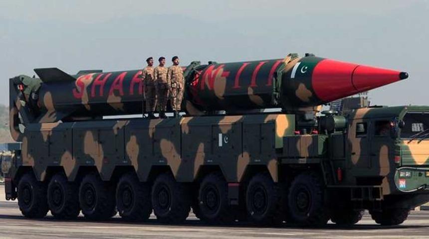 Pakistan'dan 900 kilometre menzilli balistik füze denemesi