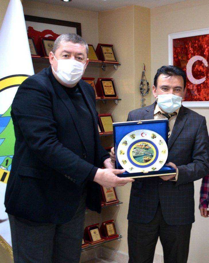 Türkiye birincisi Cemre Su, Başkan Tekin’i ziyaret etti G5