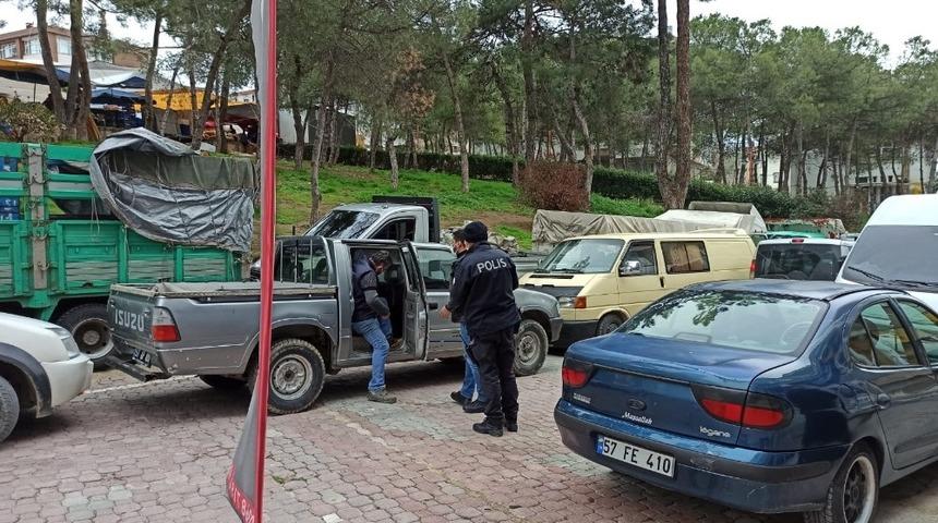 Karantinada olması gerekirken pazarda