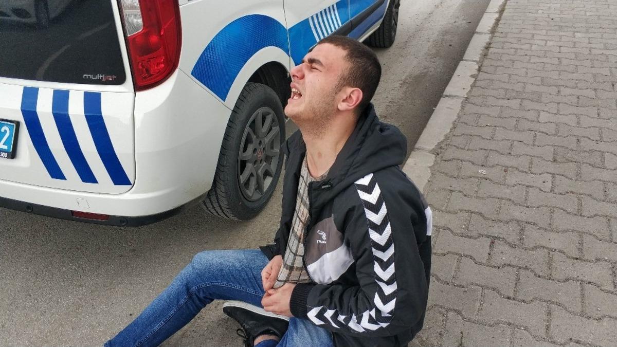 Hamile olan 3 aylık eşi seyir halindeki ara&ccedil;tan d&uuml;şen kocanın feryatları y&uuml;rekleri dağladı