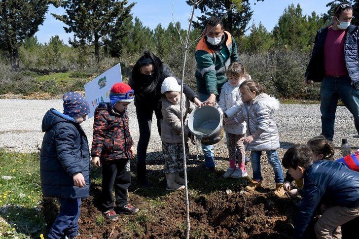 Minik eller fidanları toprakla buluşturdu G4