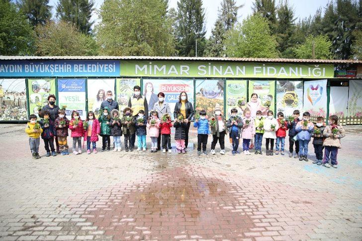 Miniklerden Aydın Büyükşehir Belediyesi’nin fidanlığına ziyaret G4