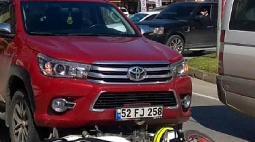 Samsun&rsquo;da kamyonet ile motosiklet &ccedil;arpıştı: 1 yaralı