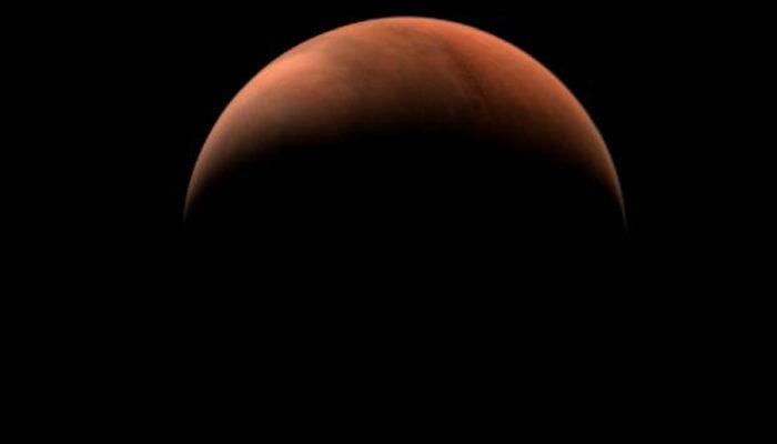 Çin'in Mars keşif aracı Tienvın-1, kızıl gezegenin iki tarafından fotoğraf gönderdi