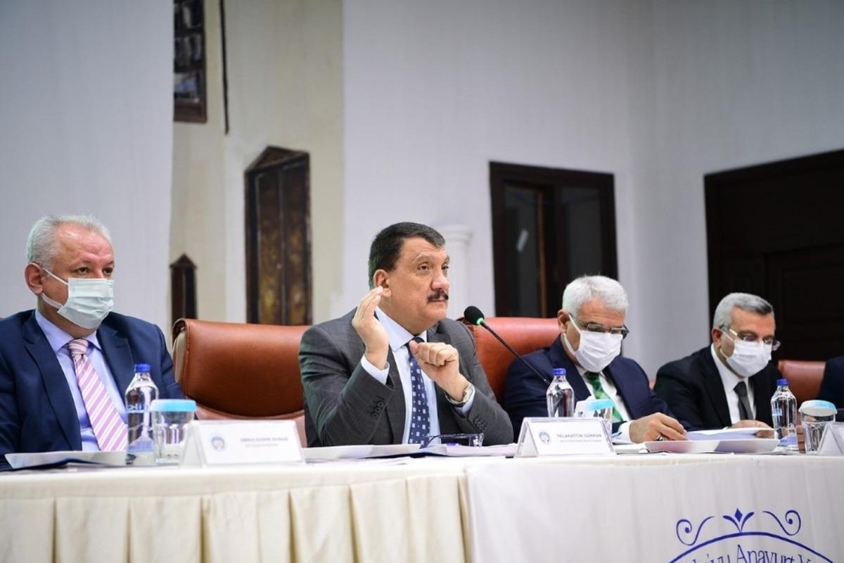 Başkan G&uuml;rkan, muhtarlarıyla bir araya geldi