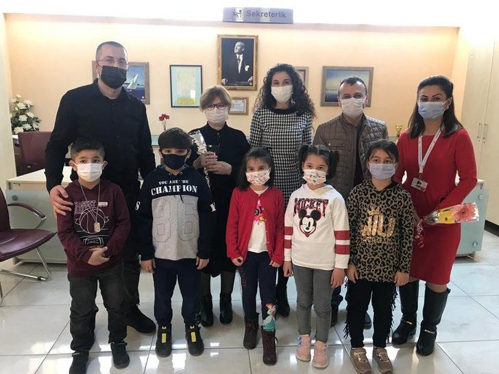 Öğrencilerden sağlık çalışanlarına mektup G1