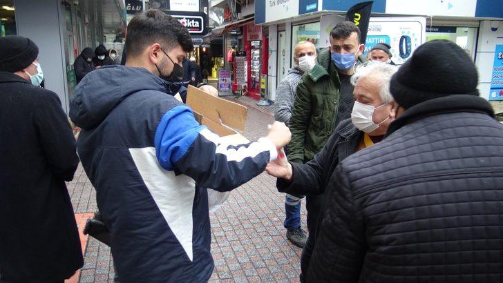 Muhsin Yazıcıoğlu anısına lokum dağıtıldı G1