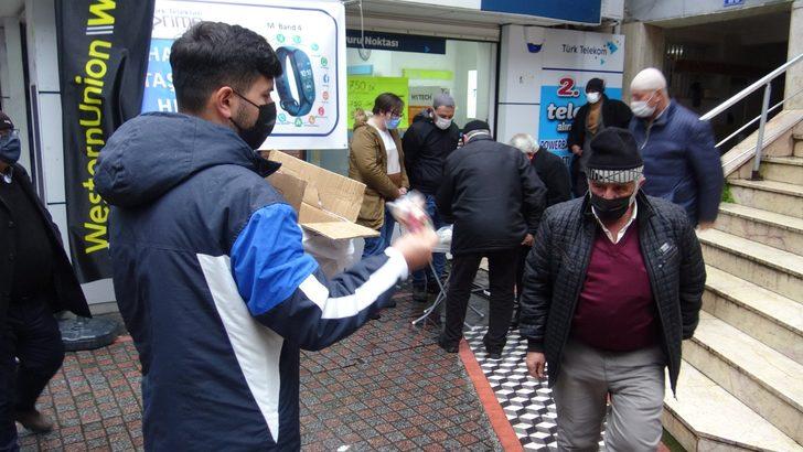 Muhsin Yazıcıoğlu anısına lokum dağıtıldı G3