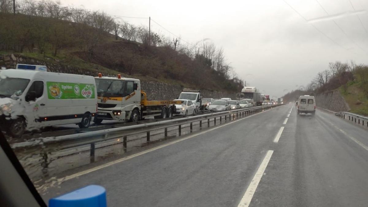 D-655 karayolunda yol &ccedil;alışması uzun kuyruk oluşturdu