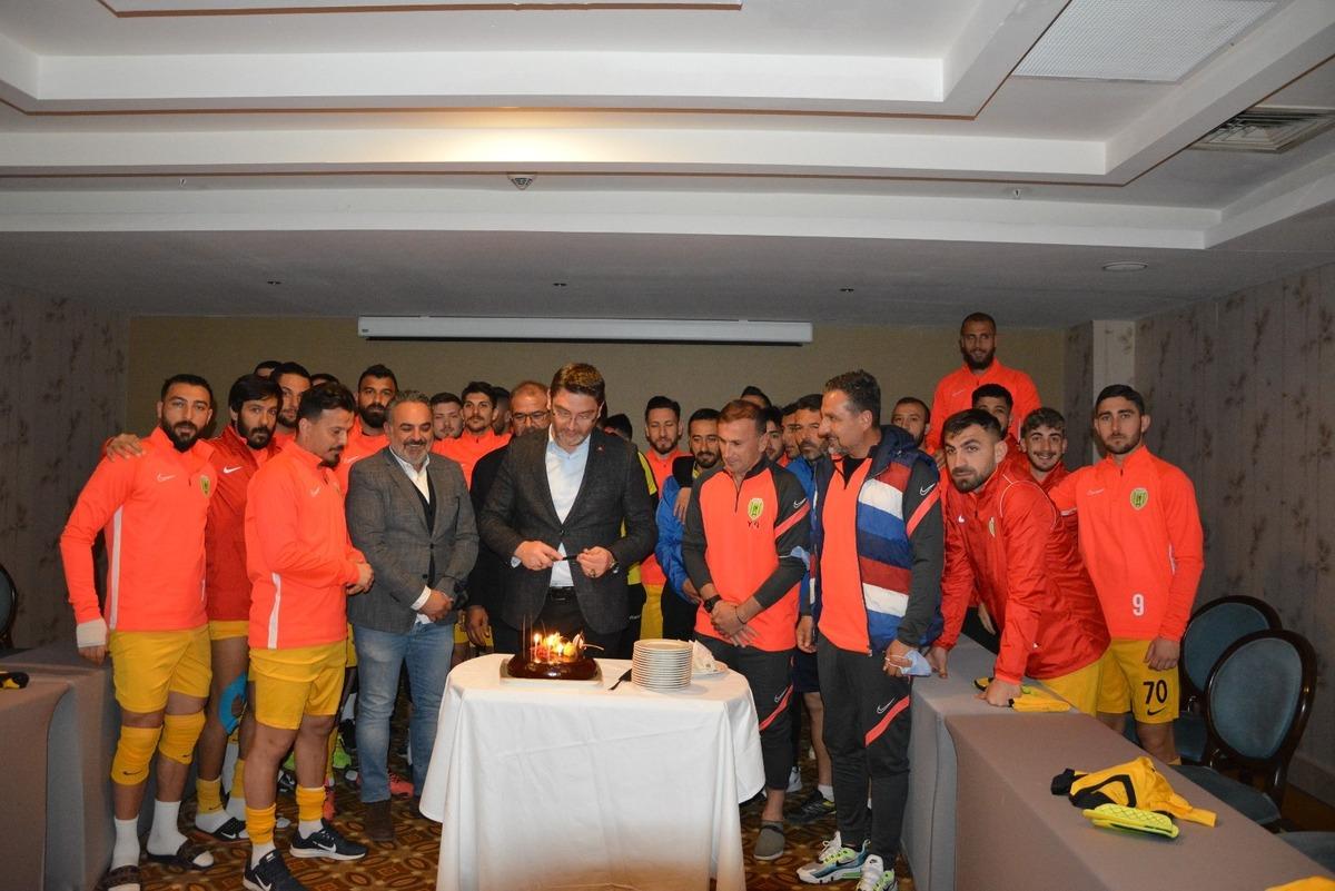 Sporculardan Başkan İşlek&rsquo;e Doğum G&uuml;n&uuml; S&uuml;rprizi