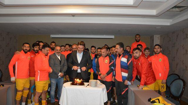 Sporculardan Başkan İşlek’e Doğum Günü Sürprizi