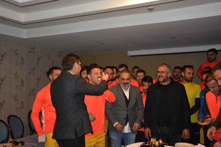 Sporculardan Başkan İşlek’e Doğum Günü Sürprizi G3