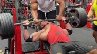 Şok olay! 220 kilo kaldırmaya çalıştı göğüs kasları kemiğinden koptu