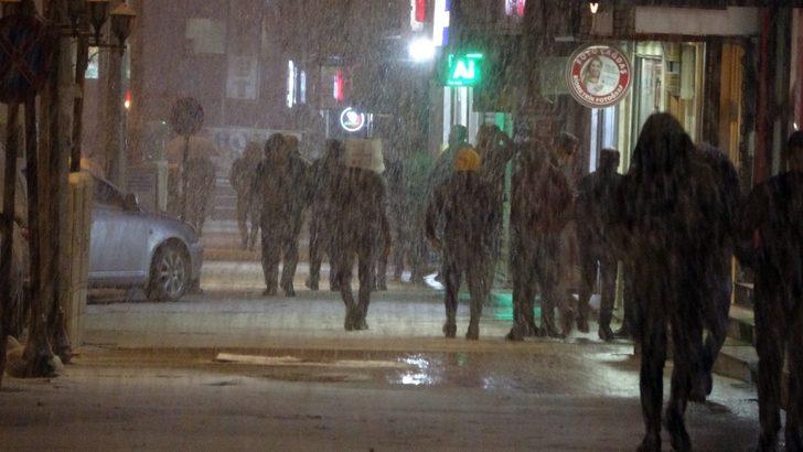 Yüksekova’da Mart ayına rağmen, lapa lapa kar yağışı G2