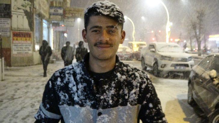 Yüksekova’da Mart ayına rağmen, lapa lapa kar yağışı G5