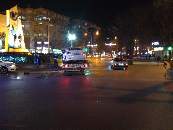 Efeler’de zincirleme trafik kazası: 1 yaralı G4