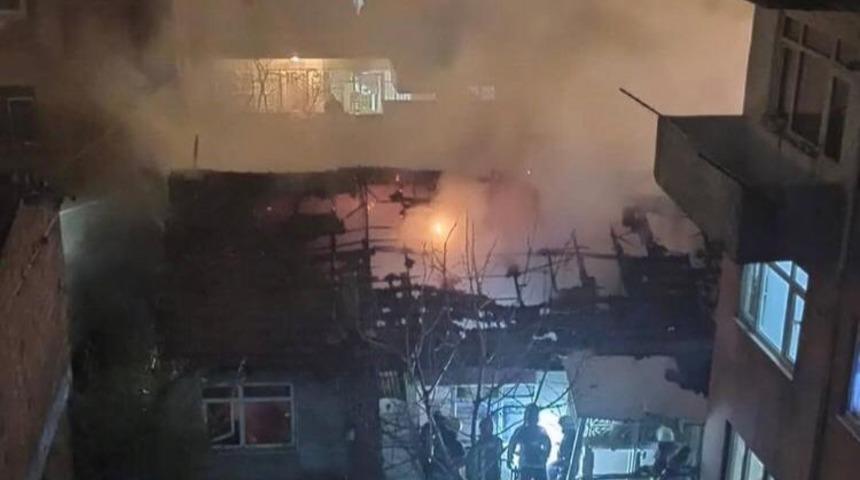 Kağıt toplayıcısı gencin yaşadığı ev alev alev yandı