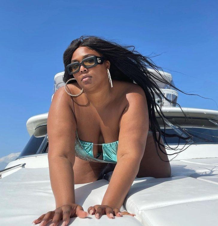 Lizzo tatilde ünlü fiziğini sergiledi G5