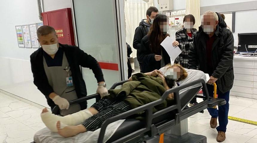 Sokaktaki tartışmada kan d&ouml;k&uuml;ld&uuml;: 1&rsquo;i kadın, 3 yaralı