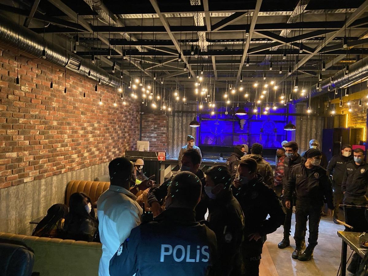 (&Ouml;zel) Esenyurt&rsquo;ta Afrikalıların korona partisine polis baskını