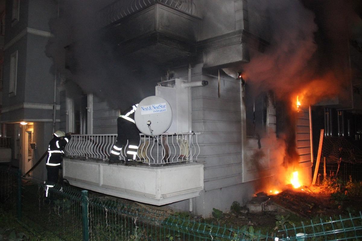 Engelli şahıs yanmamak i&ccedil;in balkondan atladı