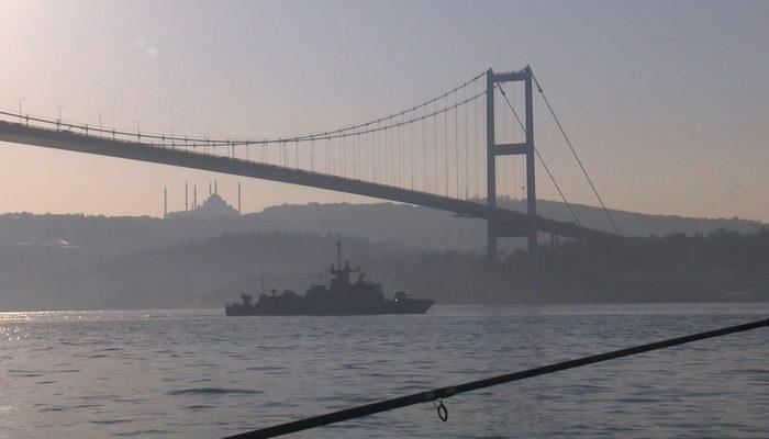 Yunan savaş gemisi İstanbul Boğazı'ndan geçti