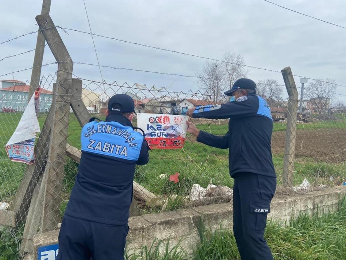 İzinsiz afişler imha ediliyor