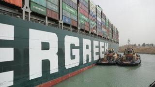 Süveyş Kanalı’nda sıkışan geminin bugün yüzdürülmesi bekleniyor