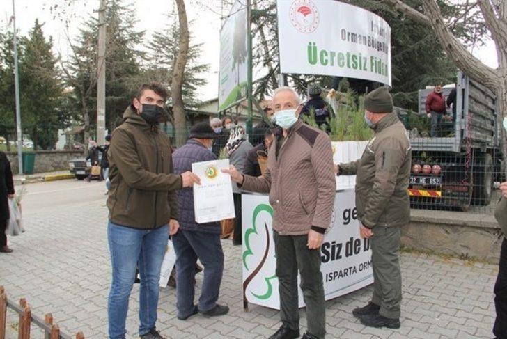 Vatandaşlara ücretsiz 10 bin fidan dağıtıldı G1