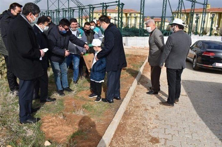 Vatandaşlara ücretsiz 10 bin fidan dağıtıldı G2