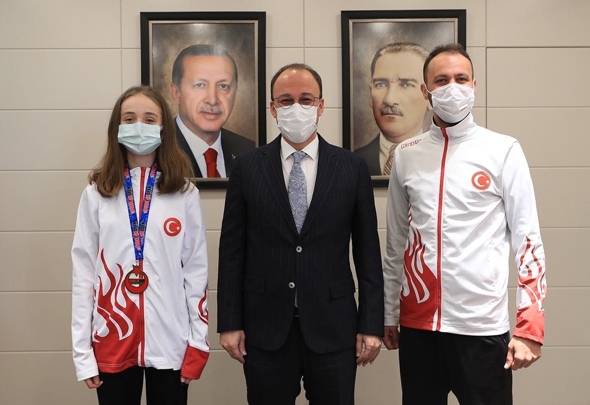 Başkan &Ouml;rki şampiyon sporcuyu ağırladı