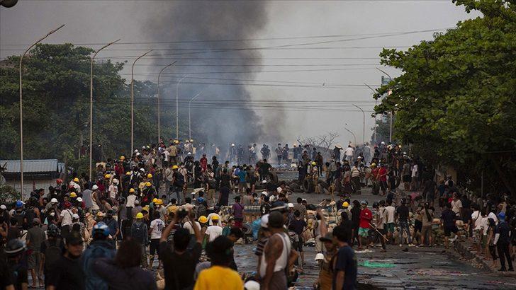 Myanmar'daki protestolarda polis ateş açtı! 56 kişi öldü  