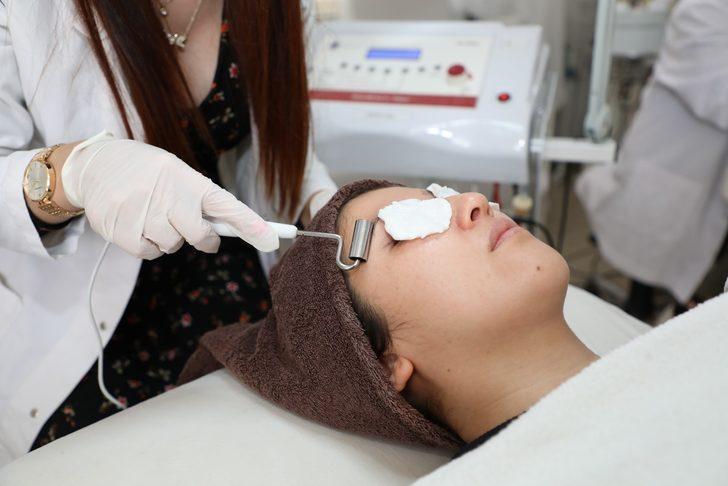 Cilt bakım tekniklerini öğrenip çocuk ve torunları için çeyiz dikiyorlar G2