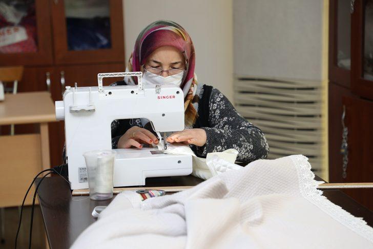 Cilt bakım tekniklerini öğrenip çocuk ve torunları için çeyiz dikiyorlar G4