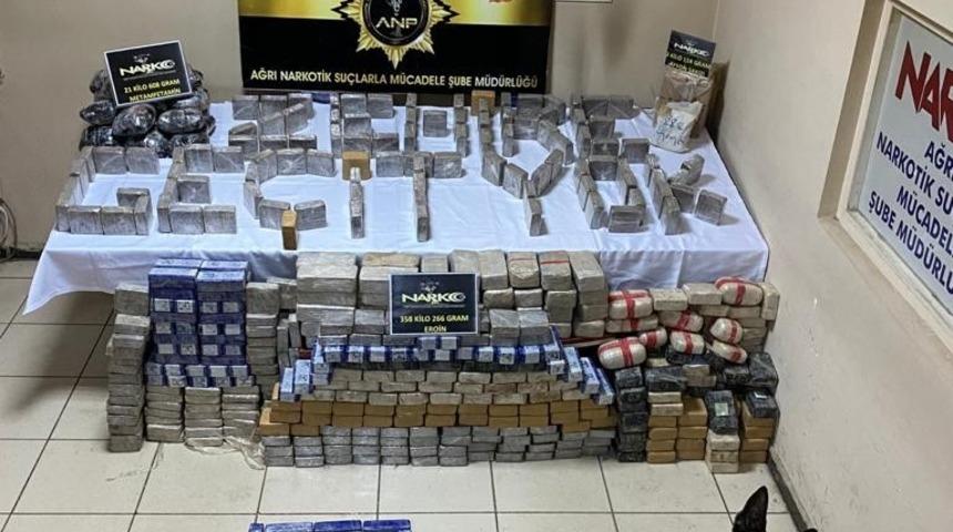 Ağrı&rsquo;da saman &ccedil;uvallarının altına gizlenmiş 358 kilo eroin ele ge&ccedil;irildi