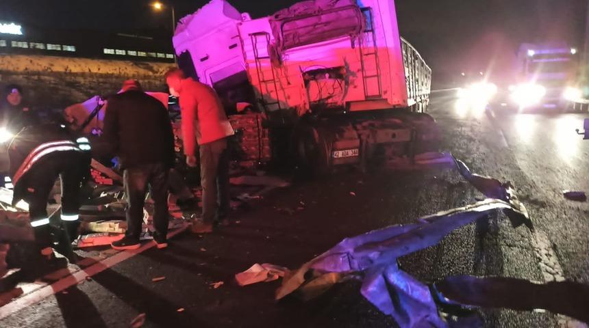 &Ccedil;ekici bariyerlere &ccedil;arptı, 1 yaralı