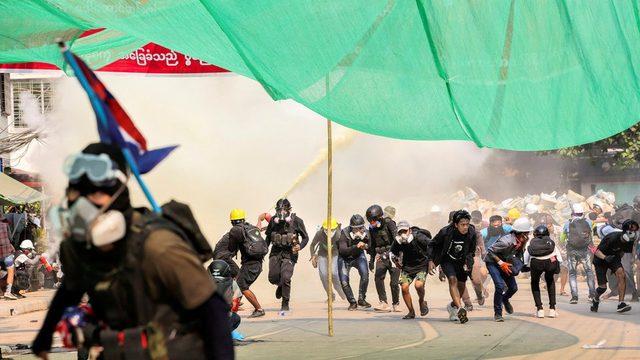 Myanmar da darbe karşıtı eylemlere müdahale edildi, en az 16 protestocu öldürüldü 1