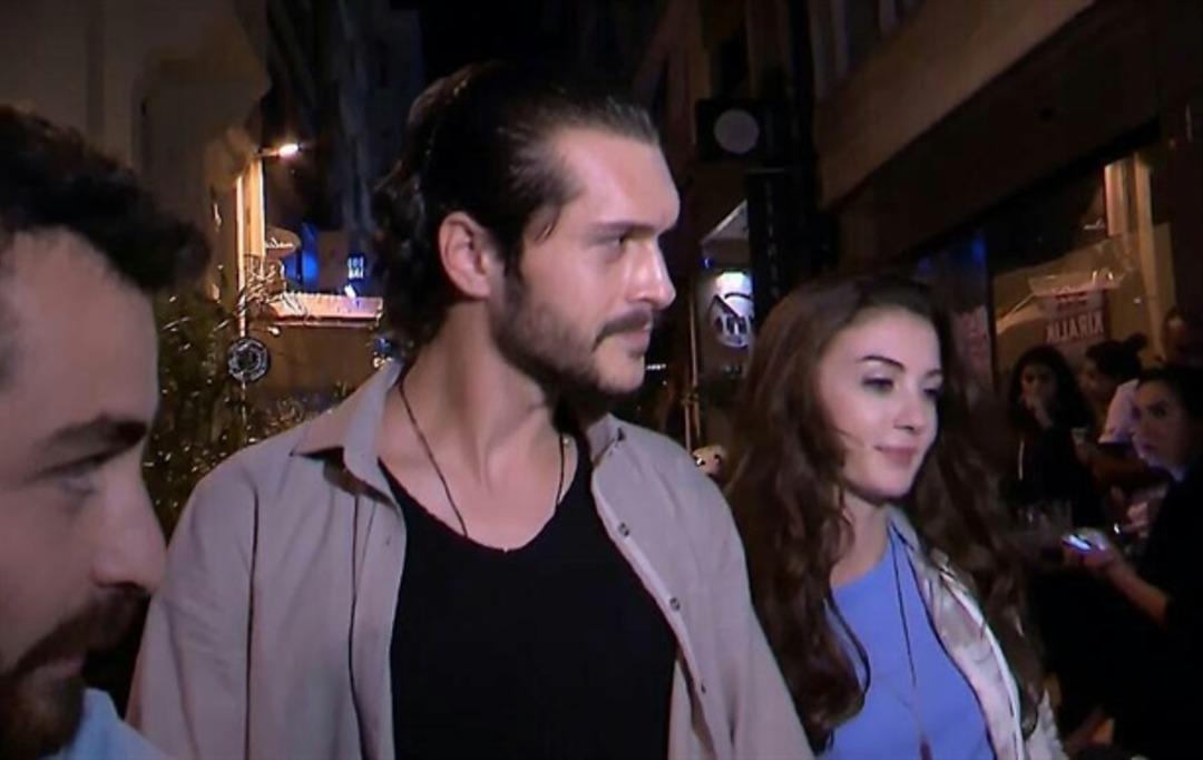 Set aşıkları el ele yakalandı