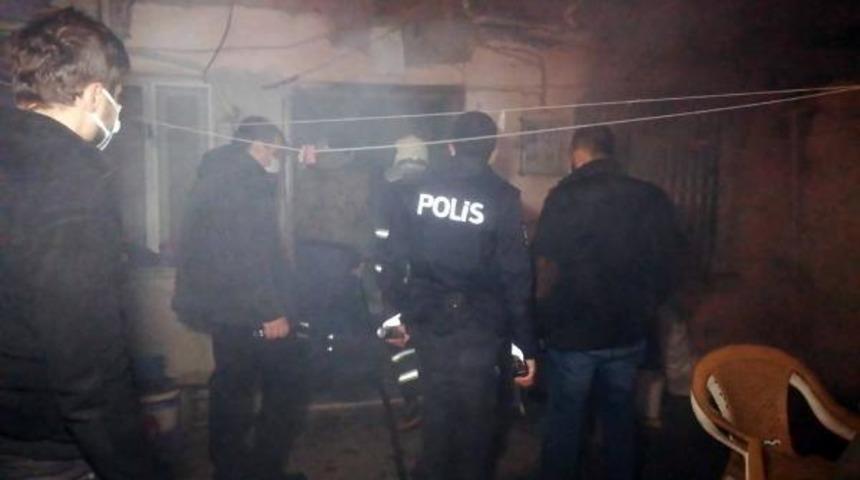 Dehşete düşüren olay! Kapıyı üzerine kilitleyip, evi ateşe verdi