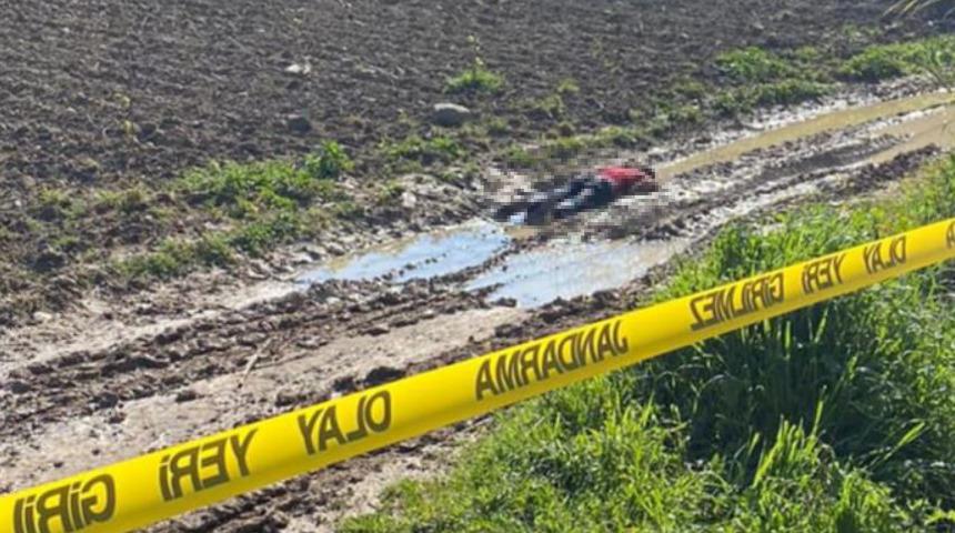 Tarsus'ta yol kenarında erkek cesedi bulundu