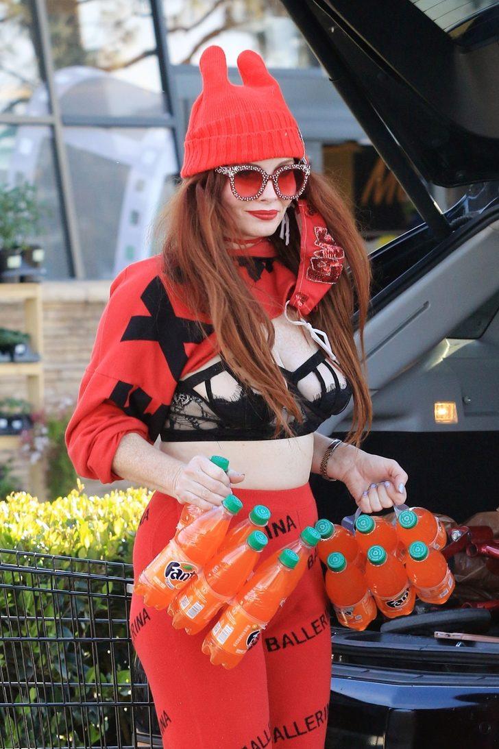 Phoebe Price'ın yine bakışları üzerine topladı! G1