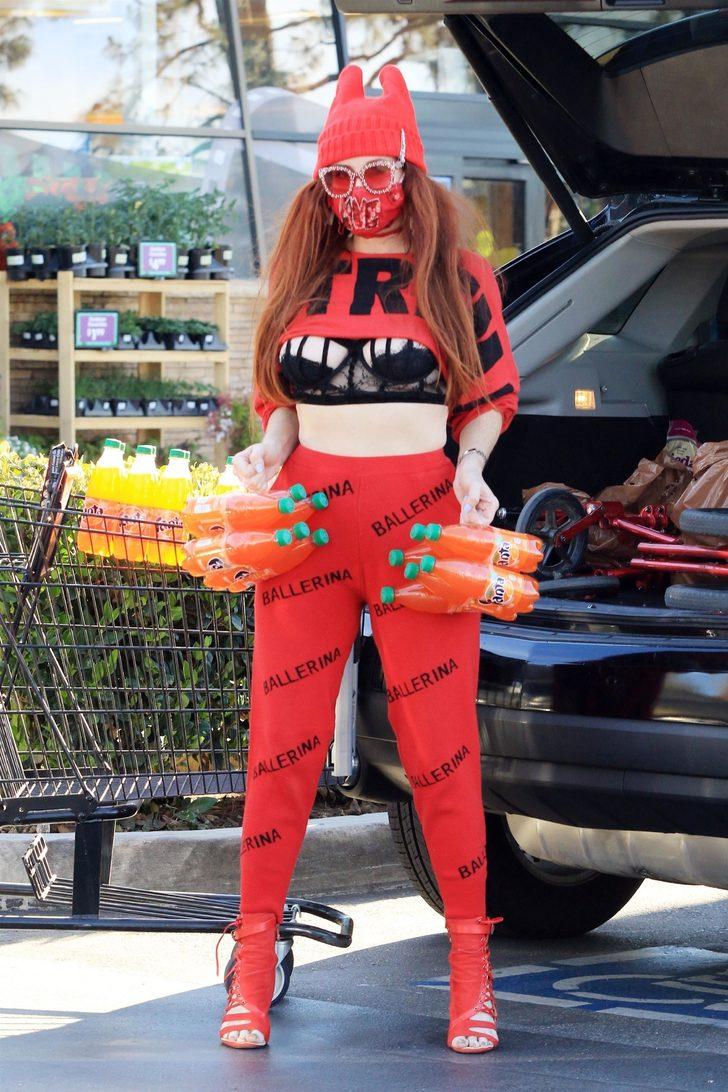 Phoebe Price'ın yine bakışları üzerine topladı! G2