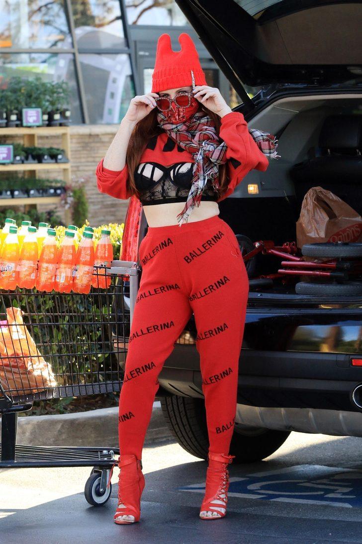 Phoebe Price'ın yine bakışları üzerine topladı! G5