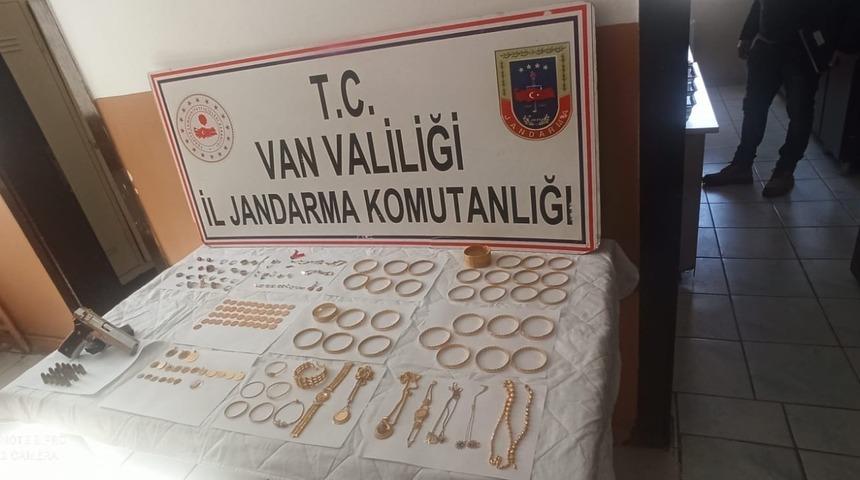 İstanbul&rsquo;da &ccedil;alınan 1,5 milyon TL değerindeki altın Van&rsquo;da ele ge&ccedil;irildi
