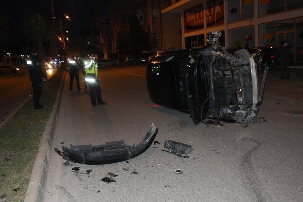 (&Ouml;zel) Takla atan ara&ccedil;tan &ccedil;ıkıp koşarak ka&ccedil;tılar
