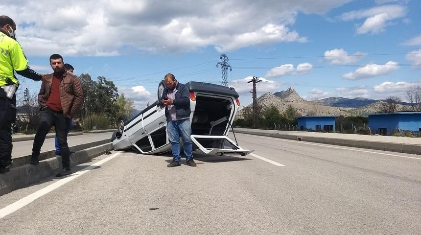 Takla atan otomobilden hafif yaralı kurtuldu
