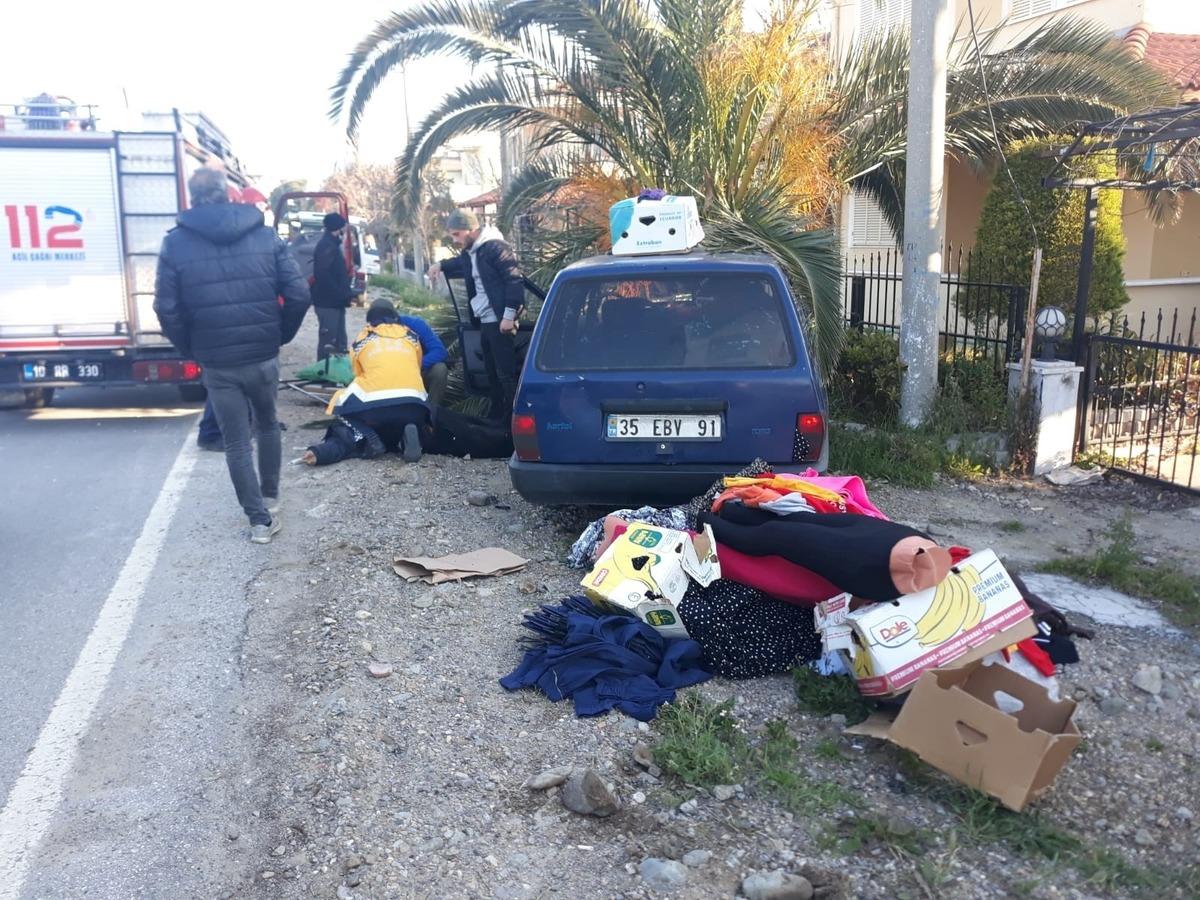 Direksiyon hakimiyetini kaybeden s&uuml;r&uuml;c&uuml; palmiye ağacına &ccedil;arptı