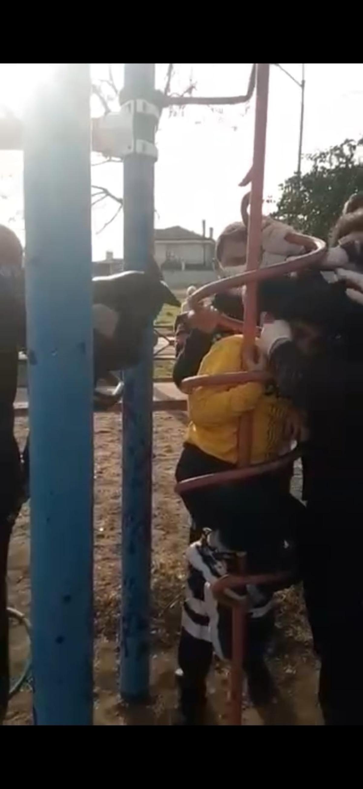 Bursa&rsquo;da &ccedil;ocuk parkında inanılmaz kaza...